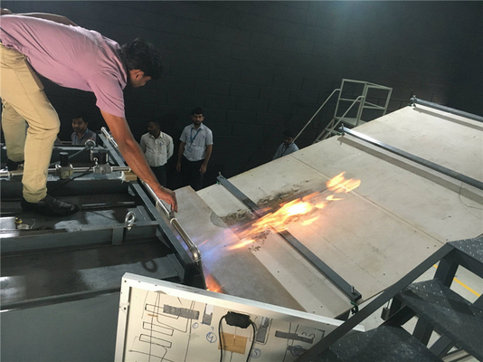 Instrumento de ensayo Prueba de resistencia al fuego de los materiales de cubierta de techo Máquina de ensayo UL790