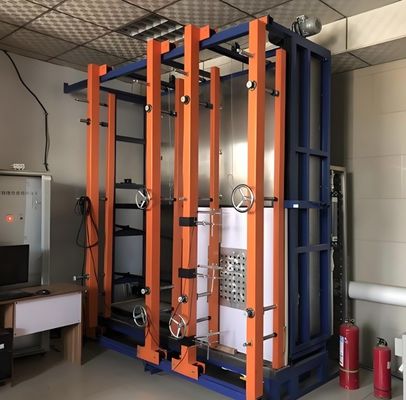 Tres equipos de ensayo de rendimiento para puertas y ventanas.