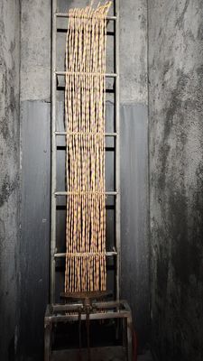 Laboratorio de pruebas realiza la prueba de resistencia a la propagación vertical de la llama en conductores, equipos de prueba